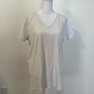 Blue Mountain Women’s V Neck Short Sleeve T-Shirt in White. Like New.